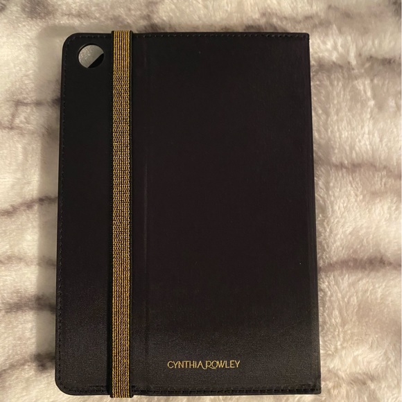 Cynthia Rowley Magnetic Folio for 7-8” Tablets - Picture 2 of 4